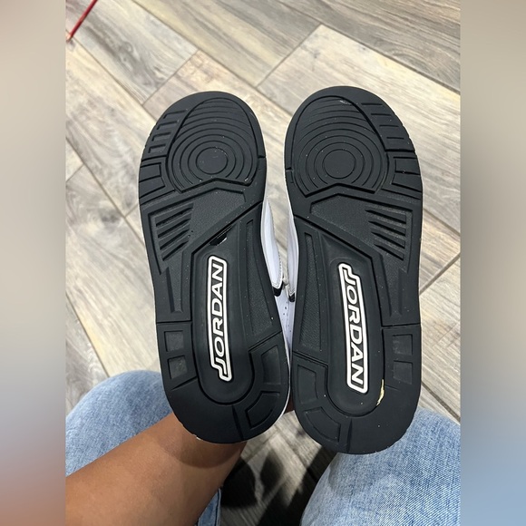 Air Jordan White and Black Sneakers Courtside 23 Size 6Y 7.5 Womens Unisex - Picture 7 of 7